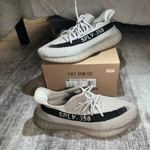 Adidas Yeezy Boost 350 V2 Box